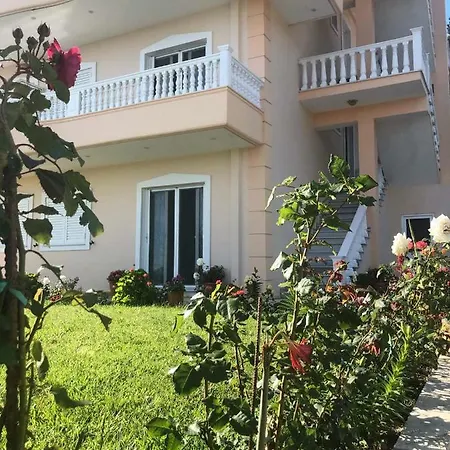 Lumra شقة Lukovë